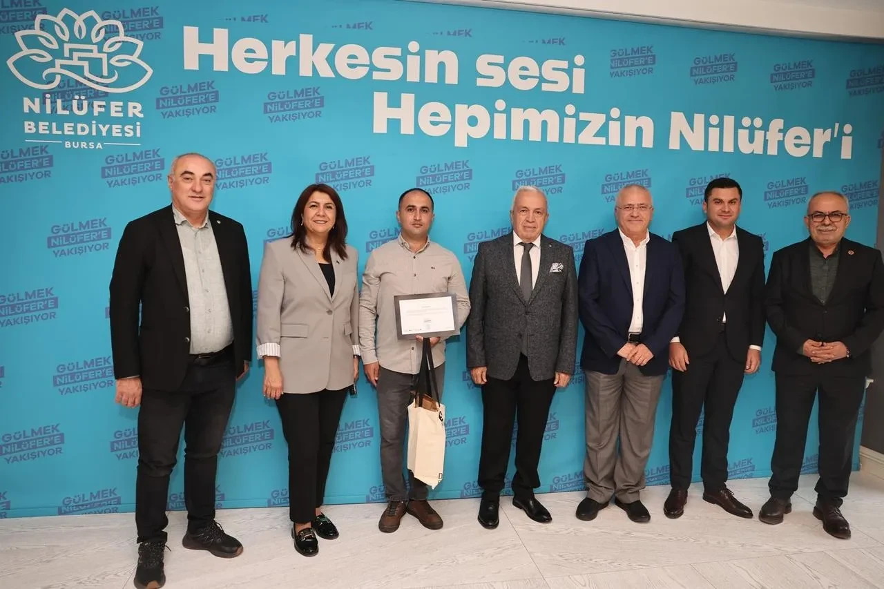 Şadi Özdemir depremde cesaret gösteren Ahmet Avcı'yı tebrik etti