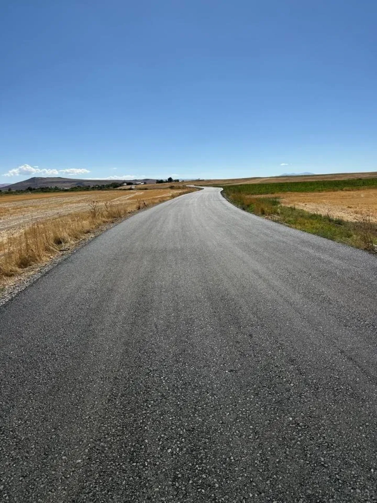 Ağrı'da Patnos ve Taştekne köy yolları asfalt ve kilit parke ile