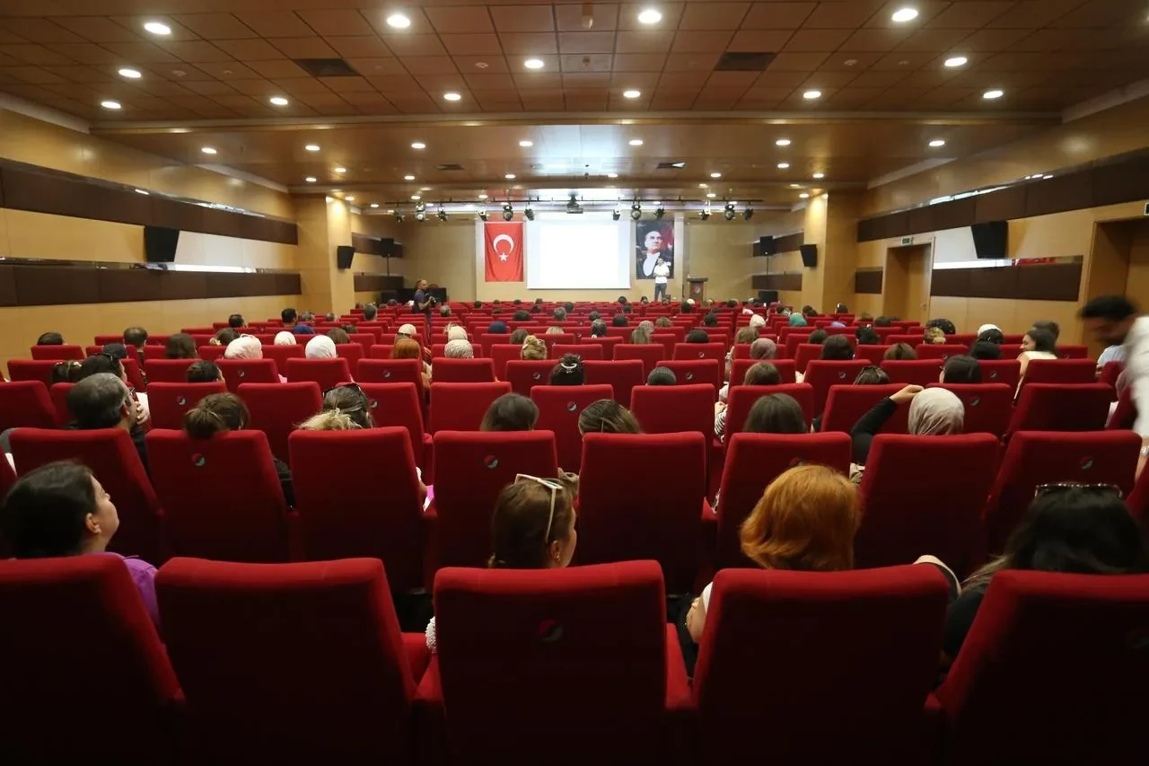 Kepez Belediyesi kreş personeline iş sağlığı eğitimi verdi