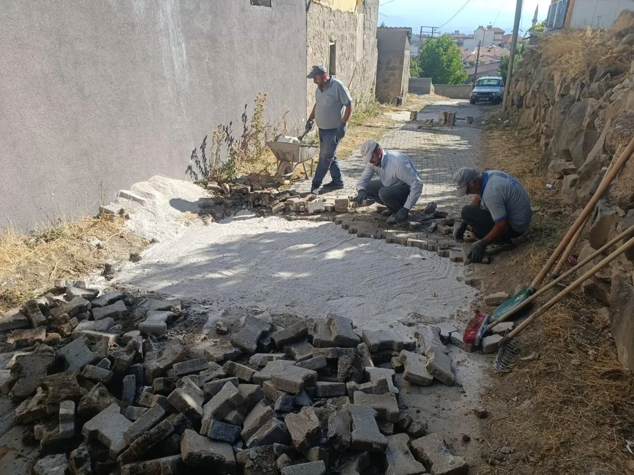 Bünyan Belediyesi ilçede yol ve parke çalışmalarına devam ediyor