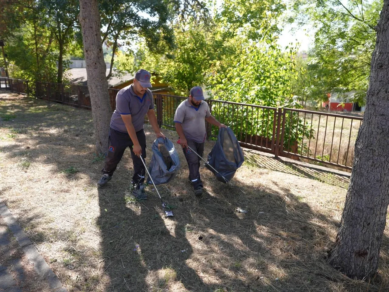 Düzce Belediyesi Bahçeşehir Bölgesi’nde temizlik çalışmalarına başladı