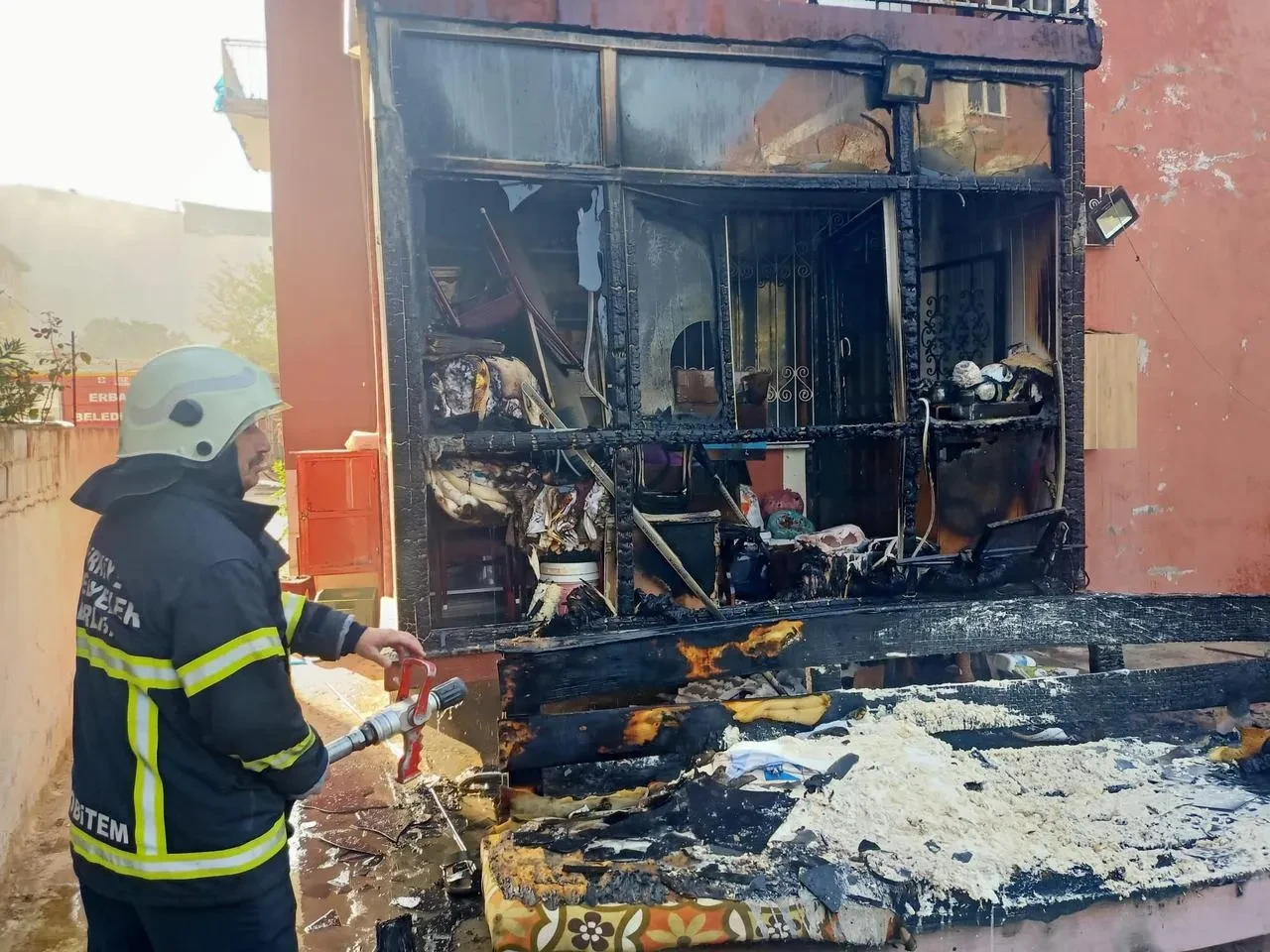 Tokat Erbaa’da Balkon Yangını Ev Eşyalarını Küle Çevirdi
