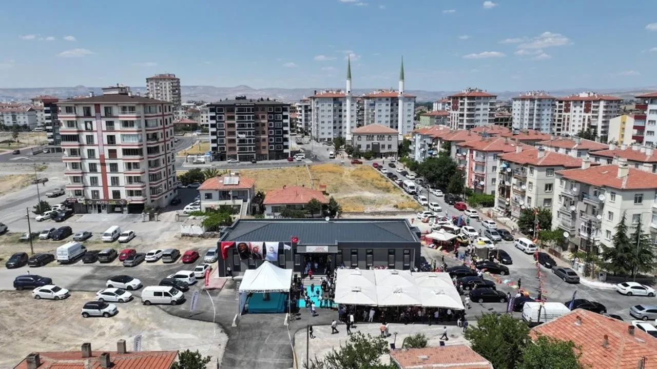 Kocasinan Belediyesi Uğurevler Mahallesi’nde kentsel dönüşüm çalışmalarını sürdürüyor.