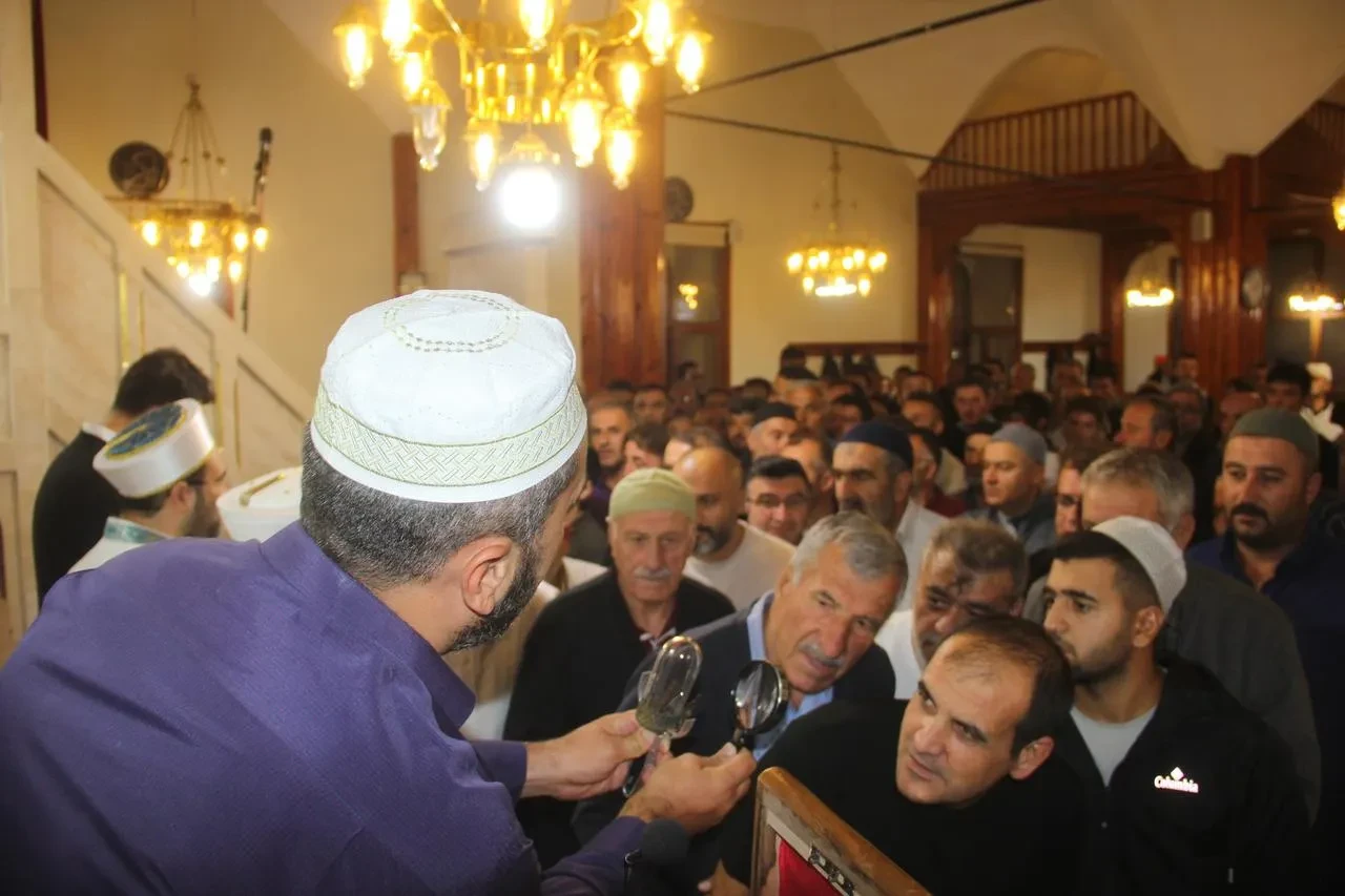 Zara’da Mevlid Kandili Coşkuyla Kutlandı Ve Sakal-ı Şerif Ziyarete Açıldı