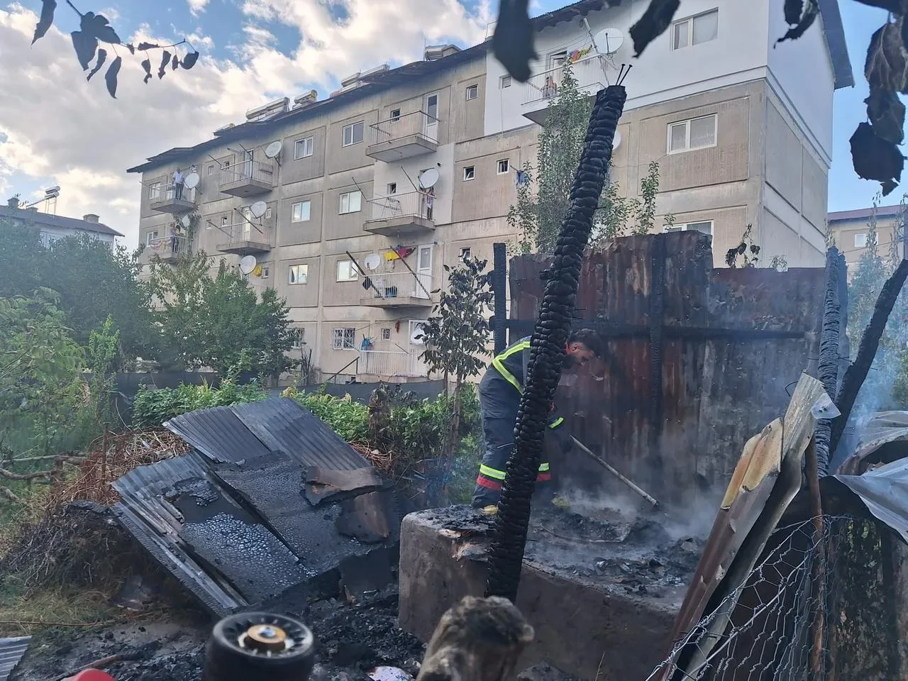 Bingöl'ün Genç ilçesinde tandırda unutulan köz yangın çıkardı