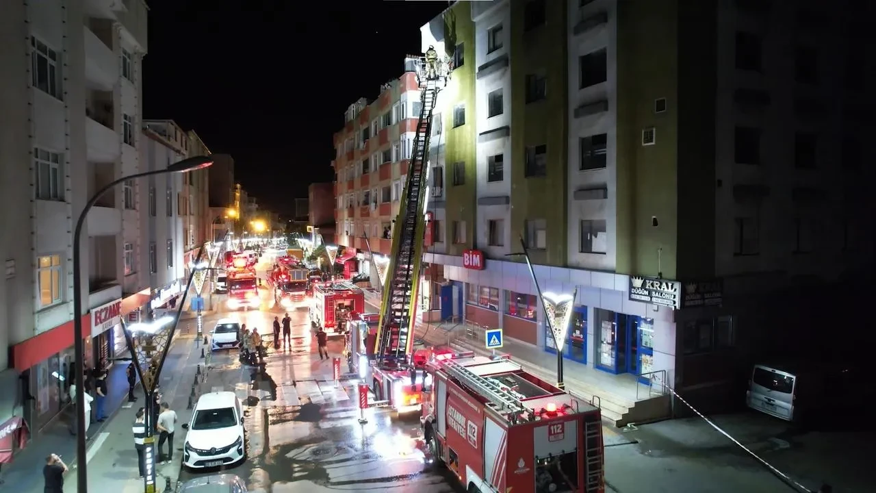Pendik’te tekstil atölyesinde yangın çıktı itfaiye müdahalesiyle kontrol altına alındı