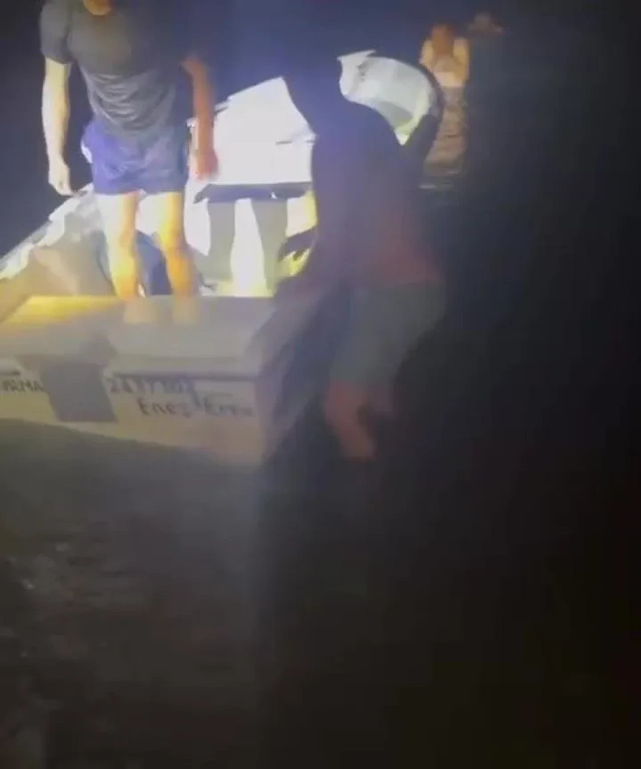 Bursa'da trafik polisi Ahmet Mutlu batan tekneden 3 kişiyi kurtardı