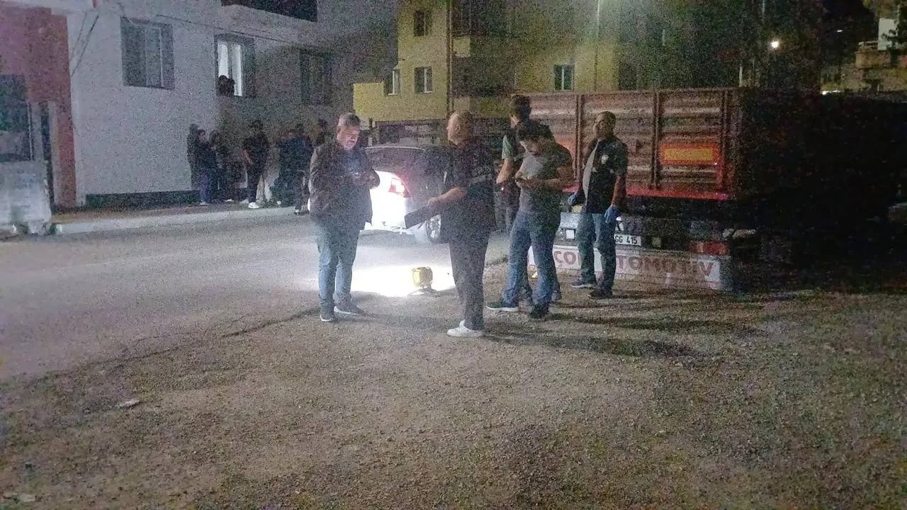 Çorum'da iki genç kız binaya tüfekle ateş açıp kaçtı