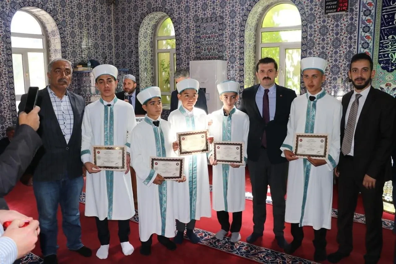 Ağrı'nın Tutak ilçesinde hafızlık icazet merasimi düzenlendi