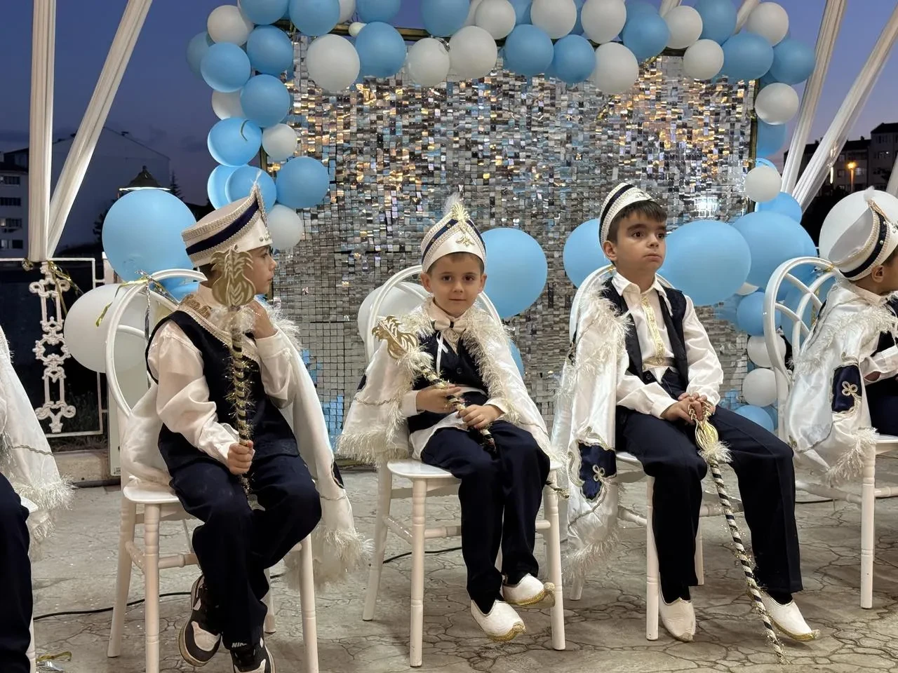 Karabük Belediyesi çocuklara altın hediye etti