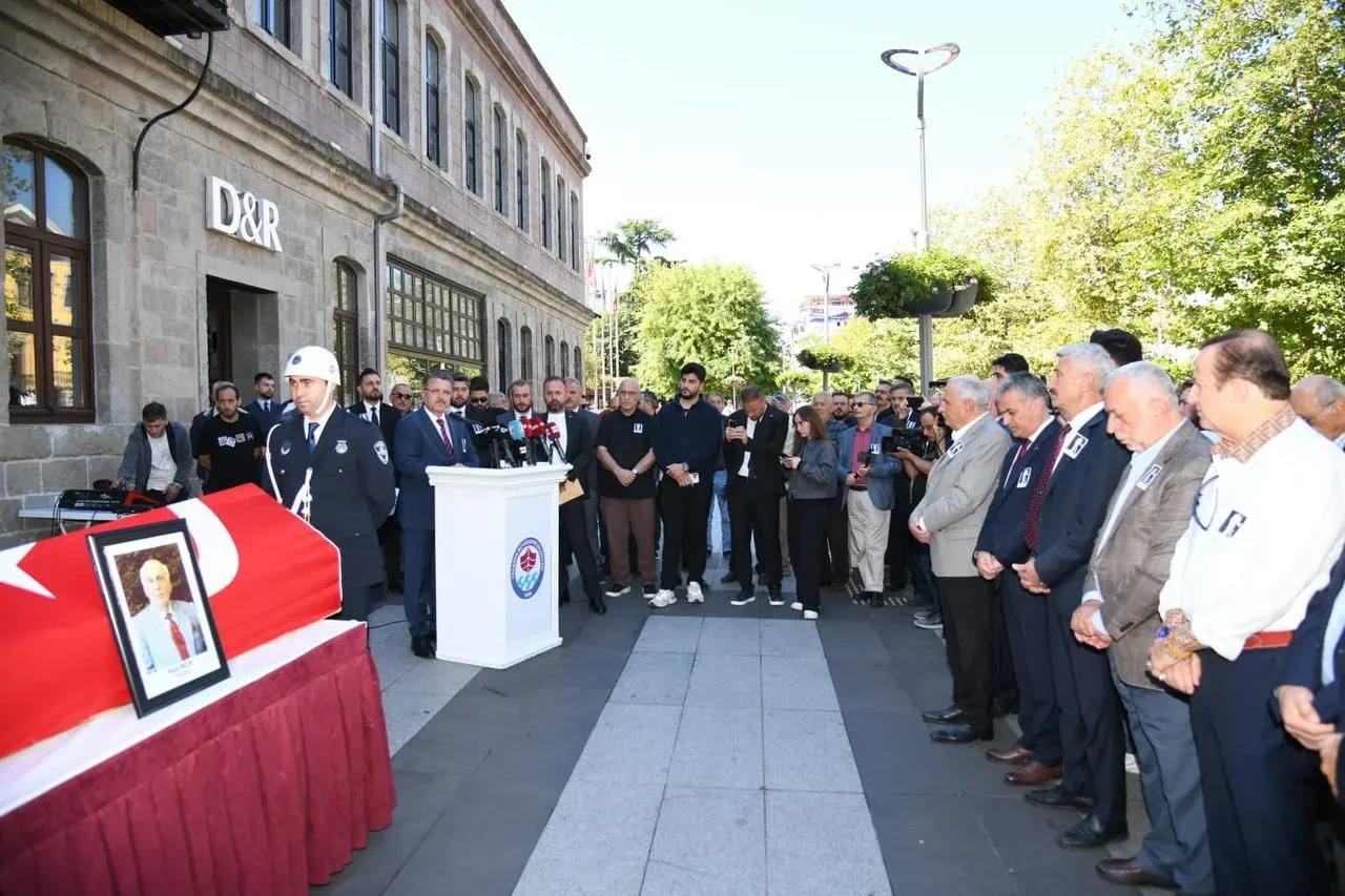 Trabzon’un eski belediye başkanı Hasan Melek son yolculuğuna uğurlandı