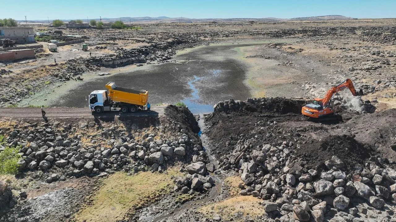 Diyarbakır Büyükşehir Belediyesi Çınar göletlerini onarıyor