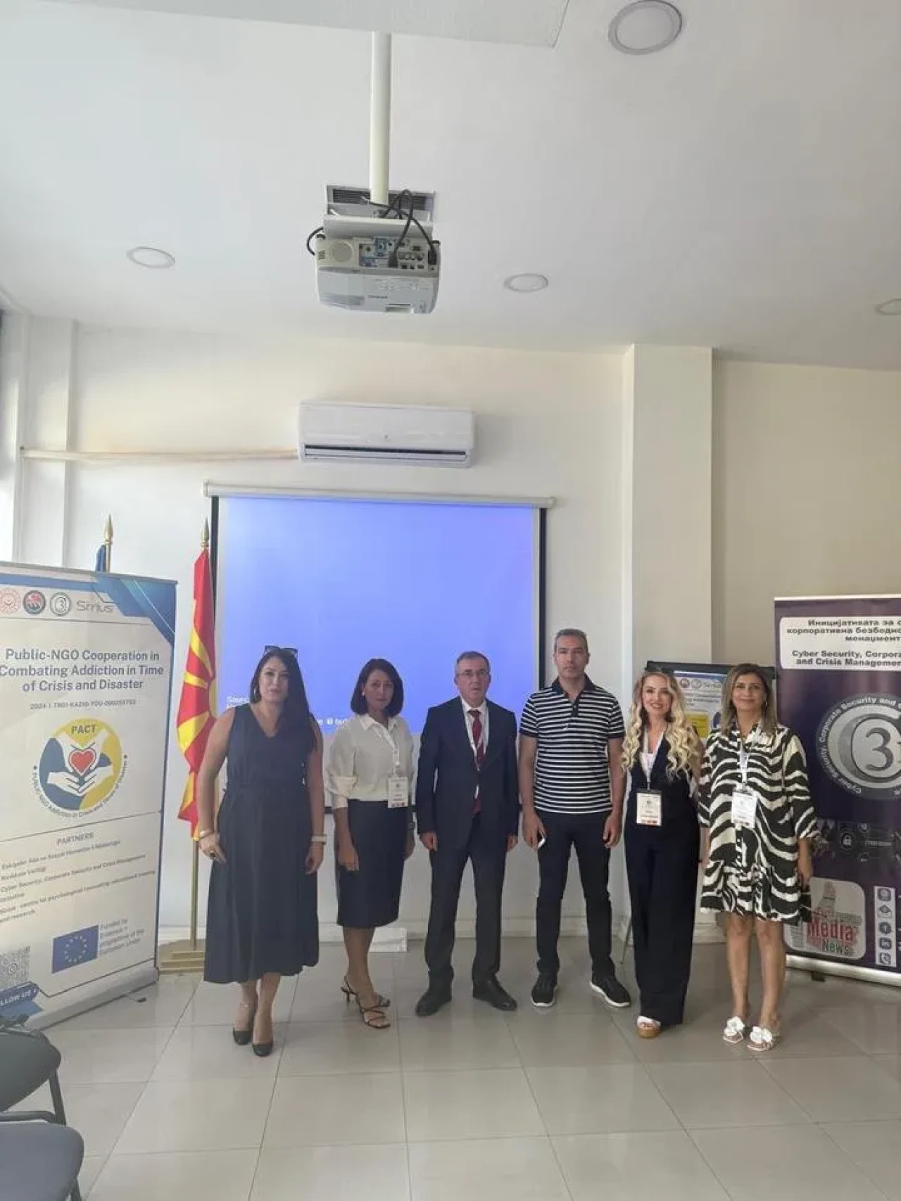 Üsküp'te kriz dönemlerinde bağımlılıkla mücadele için uluslararası toplantı düzenlendi