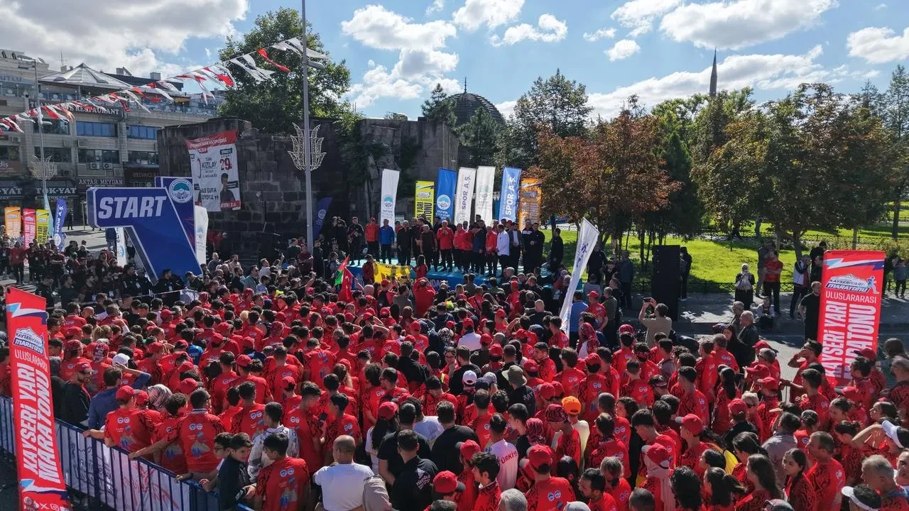 Kayseri Büyükşehir Belediyesi uluslararası yarı maraton ve spor etkinlikleri düzenledi