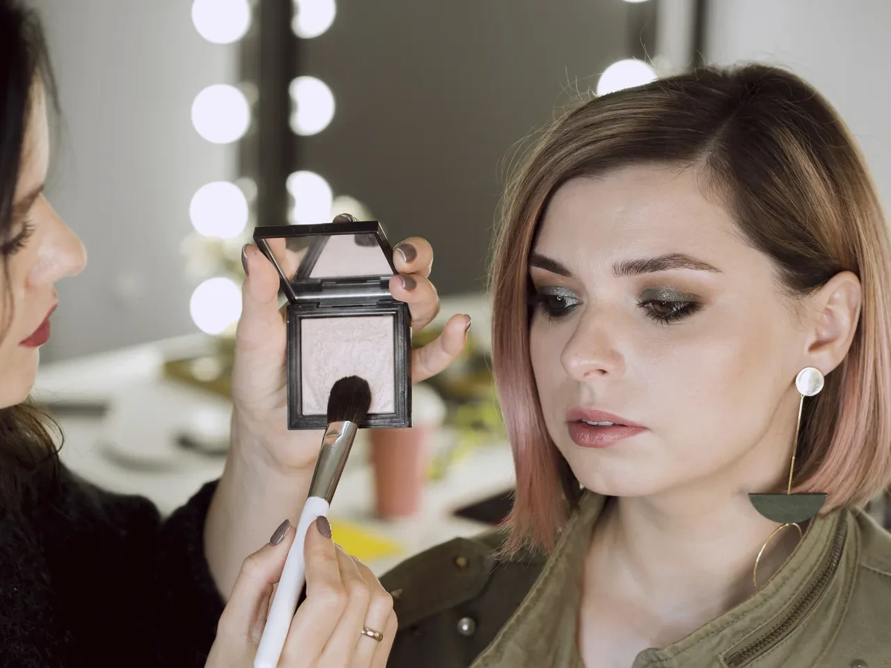Profesyonel Makyajda Yüz Pudrasının Önemi