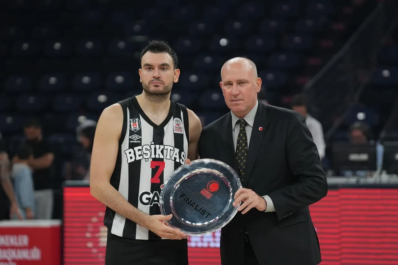 Fenerbahçe Beko Cumhurbaşkanlığı Kupası'nda Beşiktaş'ı yenerek şampiyon oldu