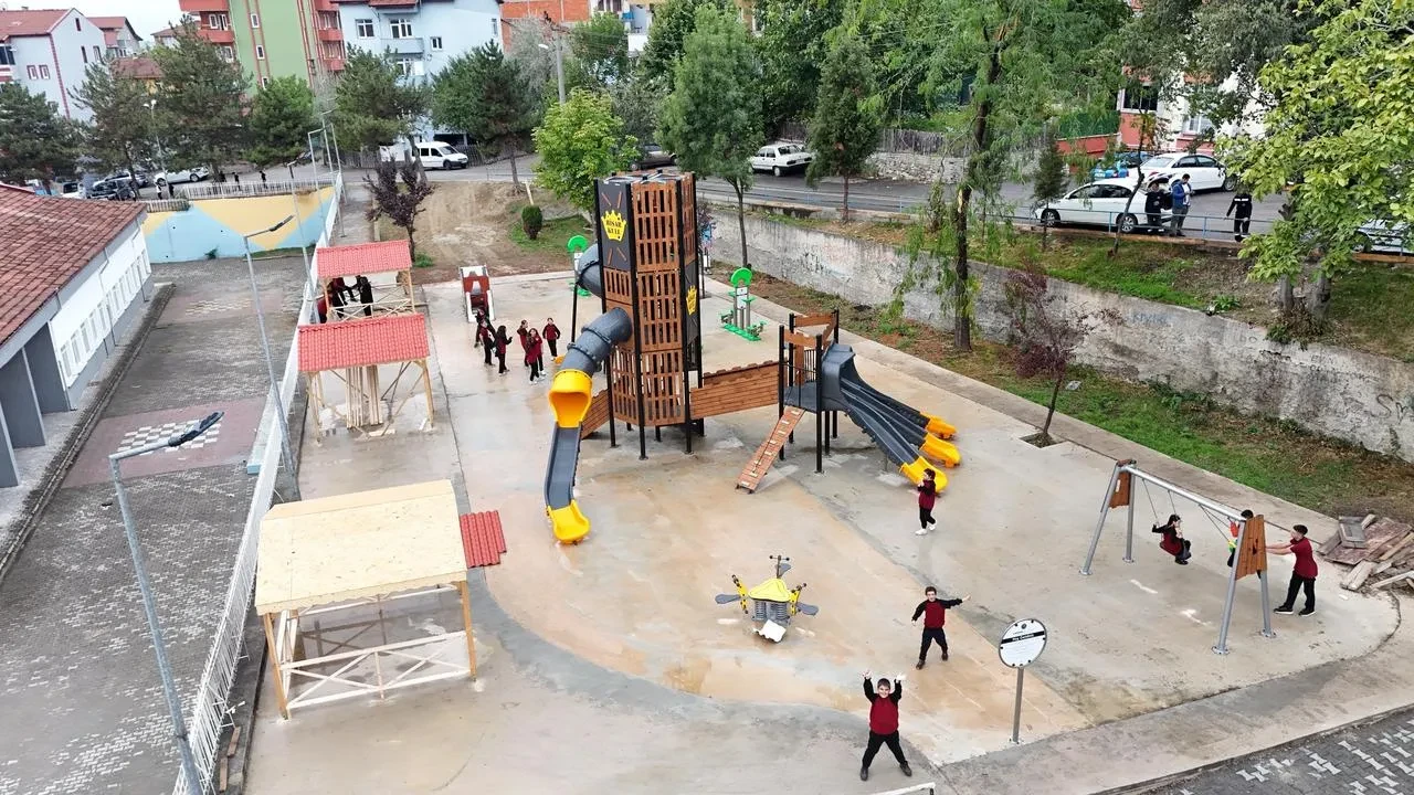 Karabük Belediyesi park ve spor alanlarını yeniliyor