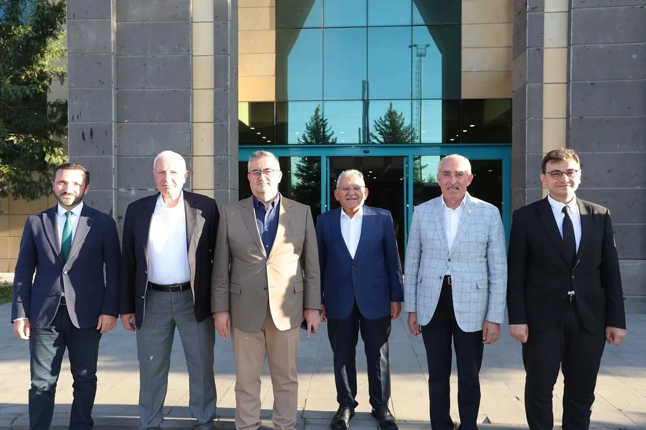 Kayseri Büyükşehir Belediyesi DSİ kavşağındaki trafik sorununu çözmek için toplantı düzenledi