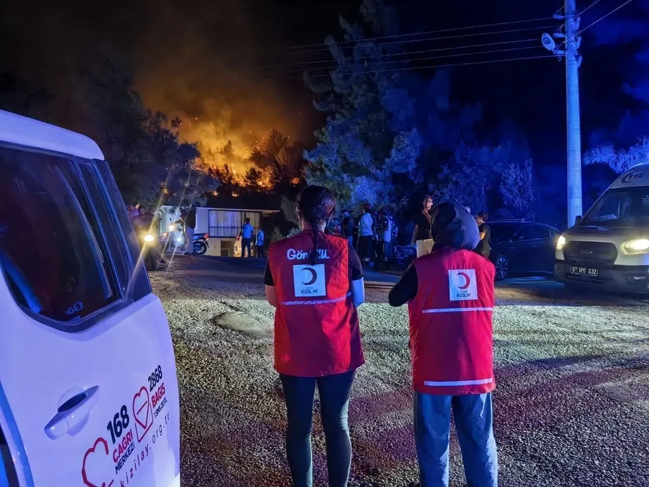 Türk Kızılay Muğla ve Antalya’daki orman yangınlarına beslenme desteği sağlıyor
