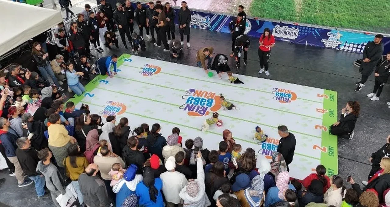 Bebekler ve çocuklar Kayseri Yarı Maratonu'na renk kattı