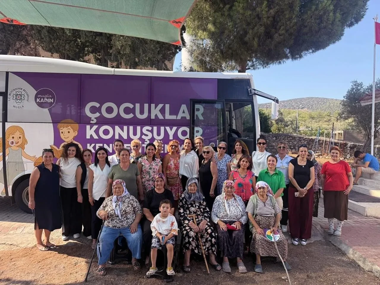 Muğla Büyükşehir Belediyesi Gezici Dayanışma Otobüsü ile hizmet sunuyor