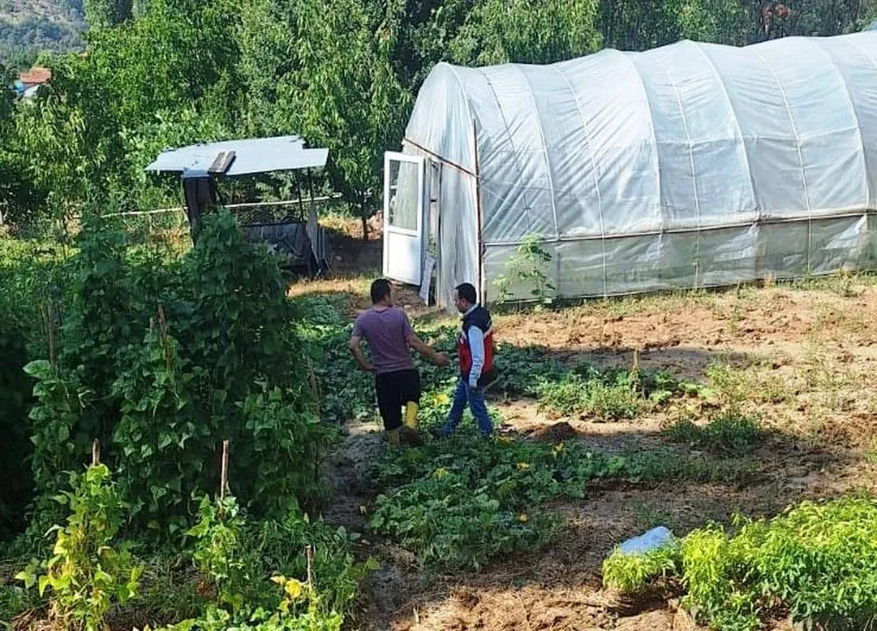 Simav Esenbağ Köyü'nde sel sonrası tarım alanlarındaki zarar tespit edildi