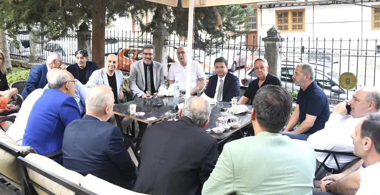 Osmangazi Belediye Başkanı Erkan Aydın Muradiye Mahallesi'nde vatandaşlarla buluştu