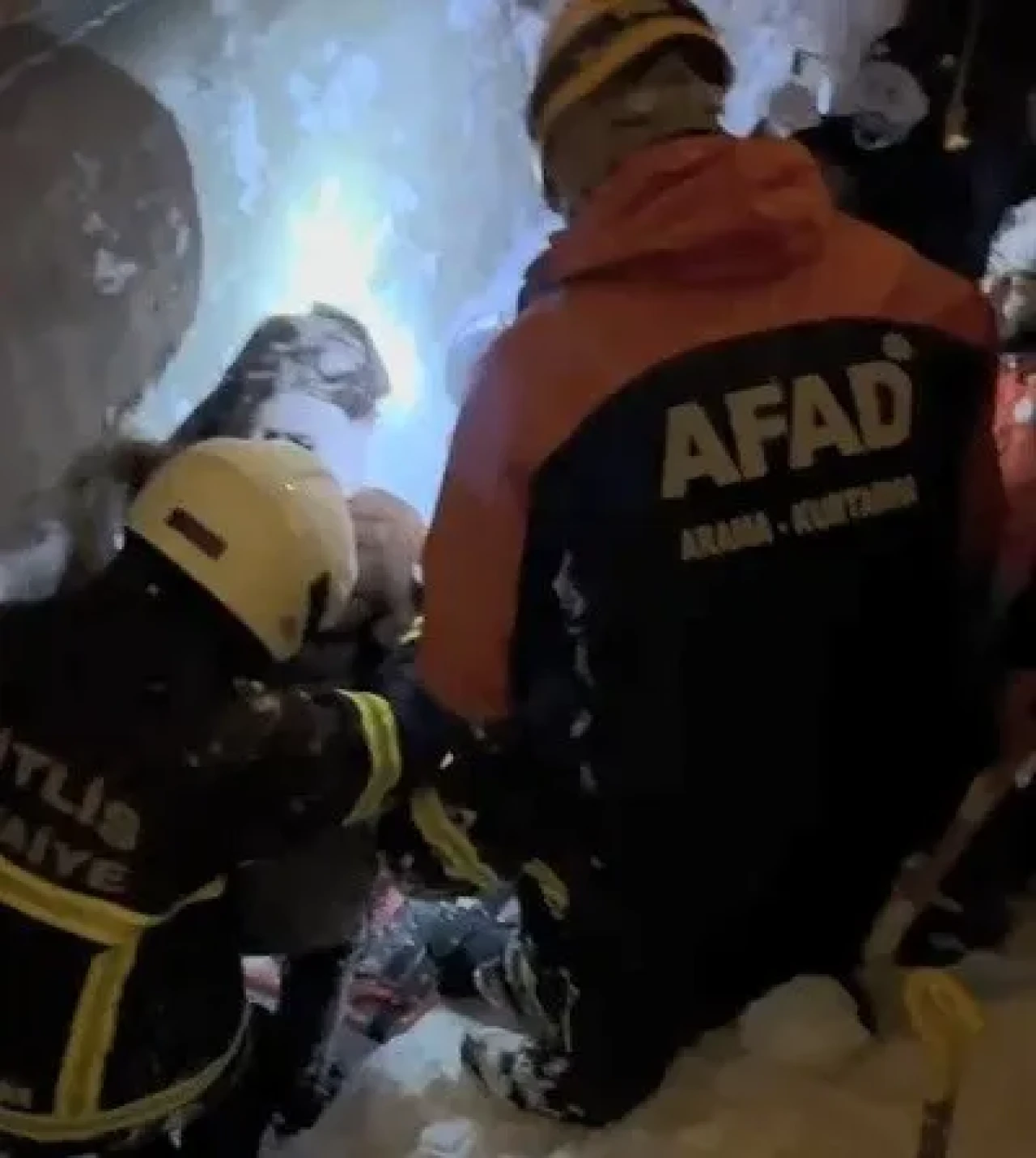 Bitlis’te dam temizliği yapan 2 kişinin üzerine çığ düştü