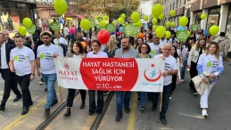 Bursa'da sağlık çalışanları diyabet farkındalığı için yürüdü ve yeşil balonlar gökyüzüne bırakıldı