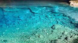 Aydın'ın Kuşadası ilçesindeki Zeus Mağarası mitolojik hikayeleri ve serin sularıyla ziyaretçilerini bekliyor