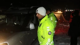 Erzincan'da kar ve tipi nedeniyle Sakaltutan, Kızıldağ ve Ahmediye geçitlerinde yol ulaşıma kapandı