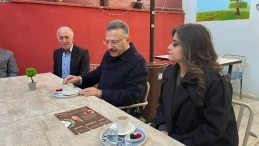 Vali Aksoy işitme engelli girişimcinin kafesinde sabah kahvesini içti