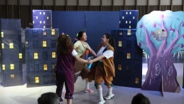 Denizli'de 'Dünyadaki Son Çiçek' oyunu miniklerden büyük beğeni topladı