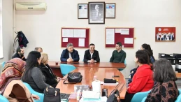 Başiskele'de ilkokul bahçesine belediye tarafından satranç sahası yapıldı