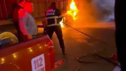 Muğla çevre yolunda tomruk yüklü TIR'da çıkan yangın itfaiye ekiplerince söndürüldü