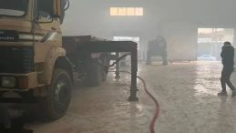 Reyhanlı’da çikolata fabrikasında çıkan yangın itfaiye tarafından söndürüldü