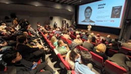 sakaryalı öğretim görevlisi Ersin Berk 'Yılın Fotoğraf Yayını' ödülünü aldı