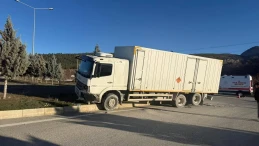 Burdur'da otomobil ile kamyonun çarpışması sonucu 1 kişi yaralandı