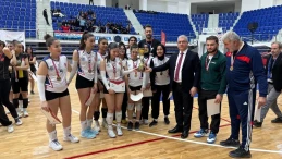 Malatya'da Şehriban Günata Anadolu Lisesi genç bayan voleybol şampiyonasında birinci oldu