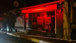 Sarıyer’de üst katı kayan bina gecekondunun çatısına yaslandı