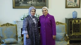 Emine Erdoğan, Mısır Cumhurbaşkanı es-Sisi’nin eşi Entissar Amer ile görüştü" (Not: Başlık kurallarına