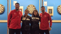Denizlili dartçılar Hollanda’da çift kadınlar kategorisinde şampiyon oldu