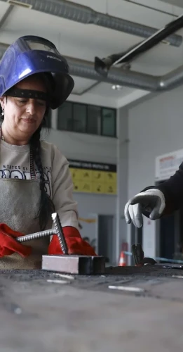 MERCEK’te çelik kaynak ustaları yetiştiren kurslara kadınlar da ilgi gösteriyor