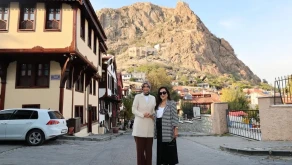 Türkan Şoray Afyonkarahisar’ın tarihi mekanlarını gezdi