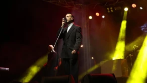 Cem Adrian Çivril Elma Festivali'nde binlerce kişiye unutulmaz bir gece yaşattı