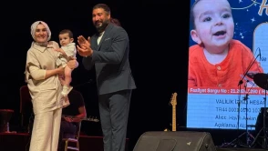 Ferhat Üngür Alpaslan bebek için sahneye çıktı