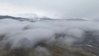 Erzincan'da Munzur Dağları sisle kaplanarak büyüleyici manzaralar oluşturdu