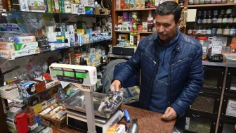 Eskişehir'de aktar Metin Ağılönü poşet çayların sağlık risklerine karşı vatandaşları uyardı