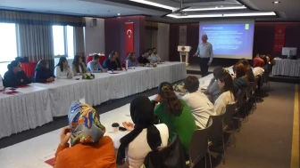 Prof. Dr. Haydar Sur sağlık çalışanlarına duygusal zeka ve etkili iletişim tekniklerini anlattı