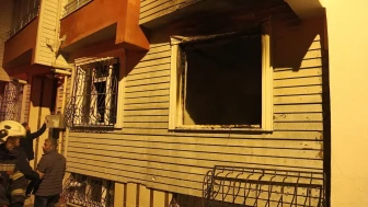 Elazığ'da 5 katlı binada çıkan yangın itfaiye ekipleri tarafından söndürüldü